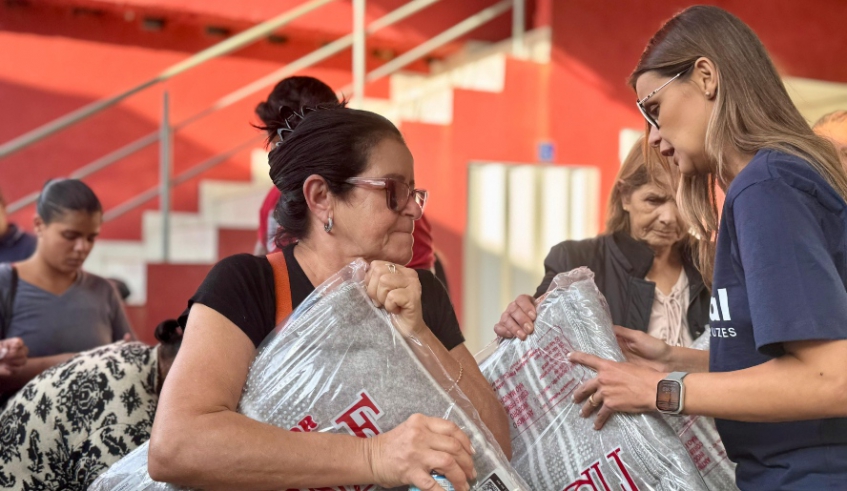 Cobertores da Campanha do Agasalho foram entregues a famílias em situação de vulnerabilidade (Divulgação - PMMC)