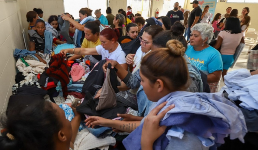 Fundo Social entregou doações em diersos bairros durante a Campanha do Agasalho (Divulgação - PMMC)