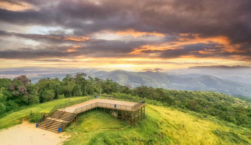 Deck do Pico do Urubu será isolado com tapumes para garantir a segurança dos frequentadores, após análise realizada esta semana pela Defesa Civil (Divulgação/PMMC)