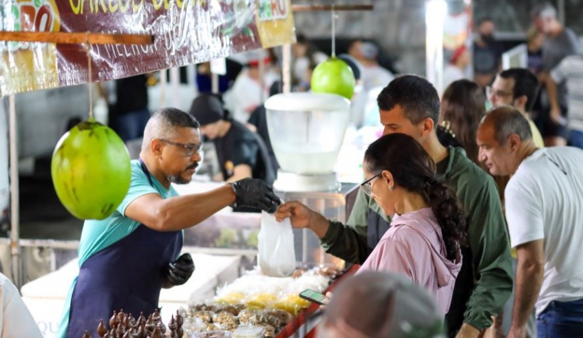 A cada compra ou consumo de produto das feiras noturnas de Braz Cubas e da Mesquita, o consumidor recebe
cupons para concorrer a prêmios especiais.