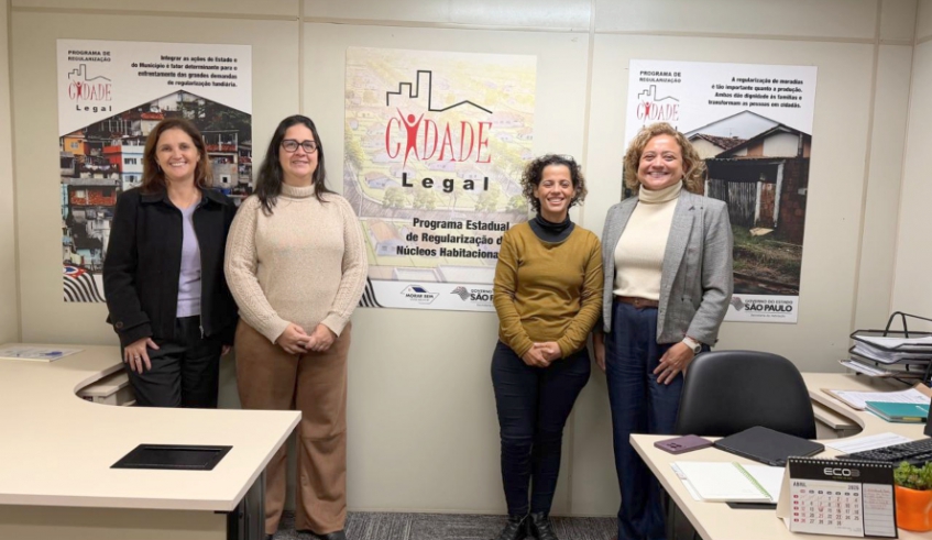 Equipe da Habitação de Mogi se reuniu com representantes da CDHU para discutir próximos passos nas regularização de condomínios da Companhia (Divulgação/ PMMC)