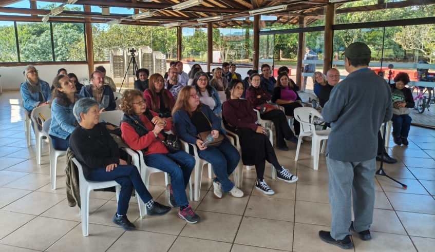 Palestra sobre cultivo de orquídeas com o especialista Masuji Kayasima recebeu bom público no Parque Centenário, no sábado, dia 20 de junho (Divulgação/PMMC)