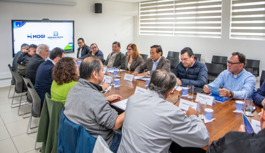 Prefeita Mara Bertaiolli se reuniu com representantes da AGFE, nesta quinta-feira (25/06) - (Divulgação - PMMC)
