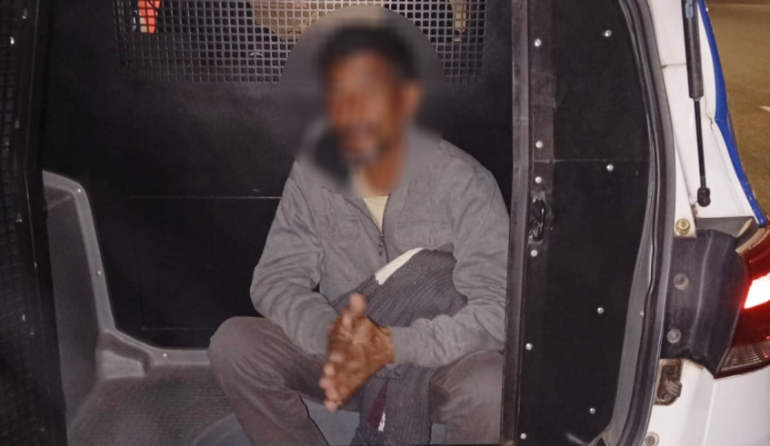Homem que era procurado pela Justiça devido a condenação de 24 anos por homicídio foi localizado em frente a uma das entradas do Ginásio Tuta, no Mogilar (Divulgação/PMMC)