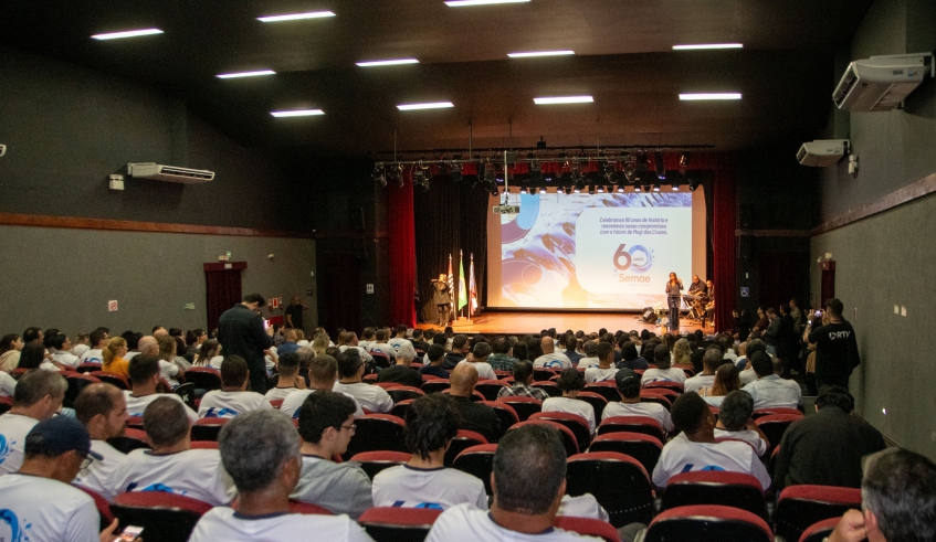 Cerimônia no Theatro Vasques reuniu servidores e autoridades para apresentação da programação de eventos comemorativos pelos 60 anos do Semae (Divulgação/PMMC)