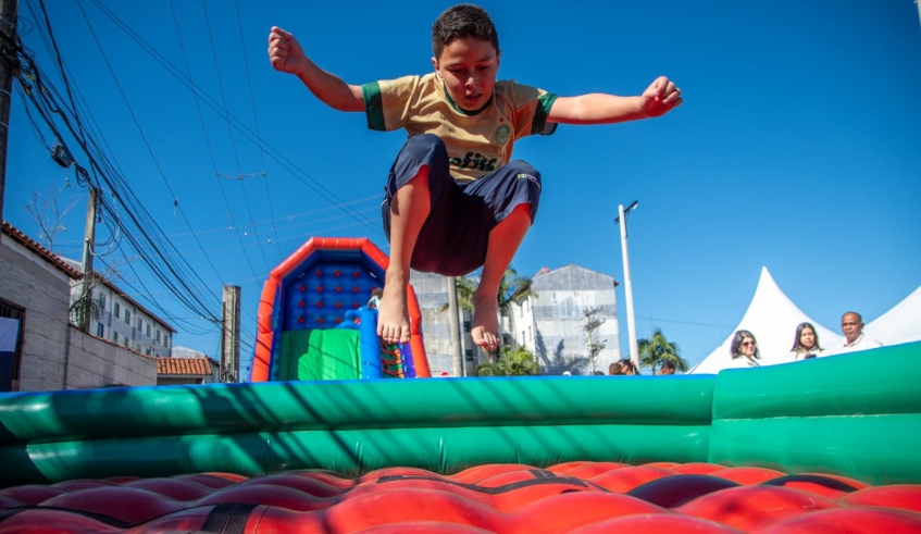 Evento deste sábado, também contou com a realização de mais uma edição do projeto Rua Mais Feliz, levando diversão para as crianças e para as famílias (Divulgação/PMMC)