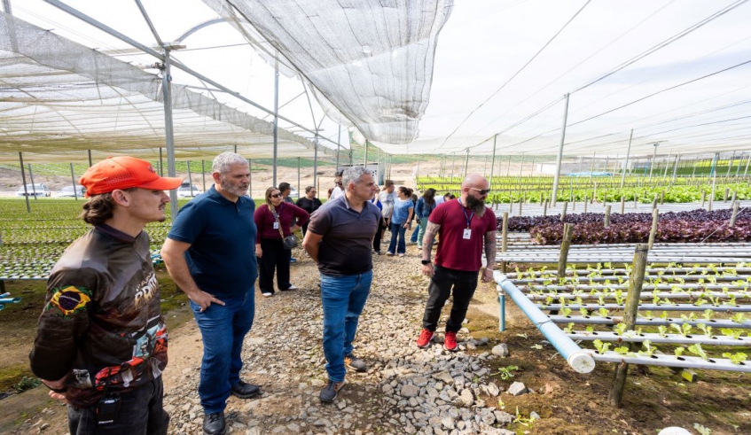 Equipe de atuação no PDAS participou de uma visita técnica às instalações de uma área de processamento mínimo de alimentos, em Biritiba Mirim