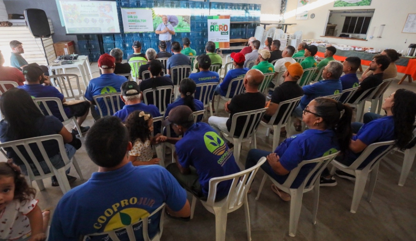 Secretário de Agricultura, Renato Abdo, fala sobre "Vegetais Frescos Higienizados", durante encontro técnico com as cooperativas do município (Divulgação - PMMC)