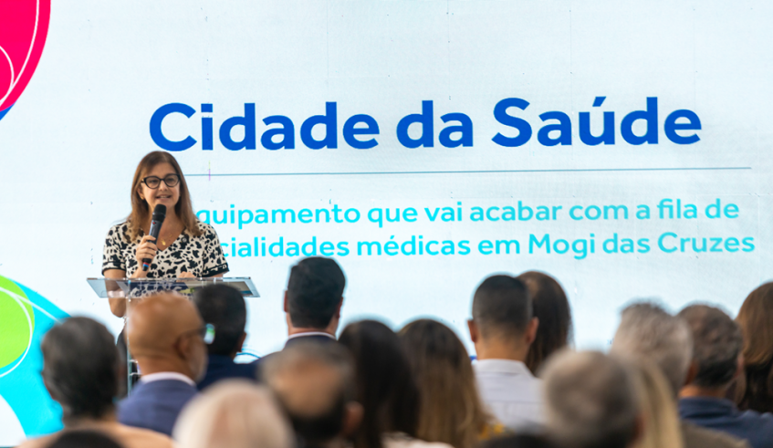A prefeita Mara Bertaiolli apresentou o projeto que vai mudar o atendimento em saúde à população mogiana (Divulgação/PMMC)