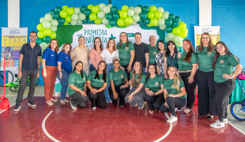 A prefeita Mara Bertaiolli acompanhou as atividades no CEIM Dr. Carlos Garcia – CEIC Madre Esperança de Jesus, em Jundiapeba, na sexta-feira (24/08). (Divulgação/PMMC)