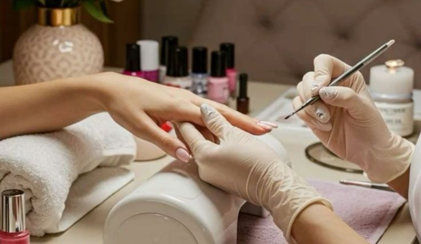 Programa Conduz está com inscrições abertas para cinco cursos de capacitação, sendo dois com técnicas para quem deseja atuar como manicure (Divulgação/PMMC)