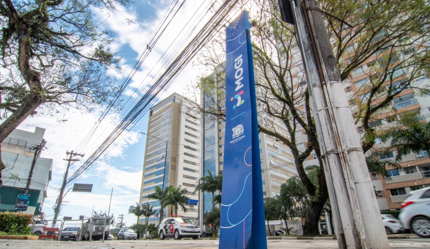 Totem de segurança do programa Smart Mogi instalado no Largo do Socorro identificou o homem procurado pela Justiça por meio do reconhecimento facial (Divulgação/PMMC)
