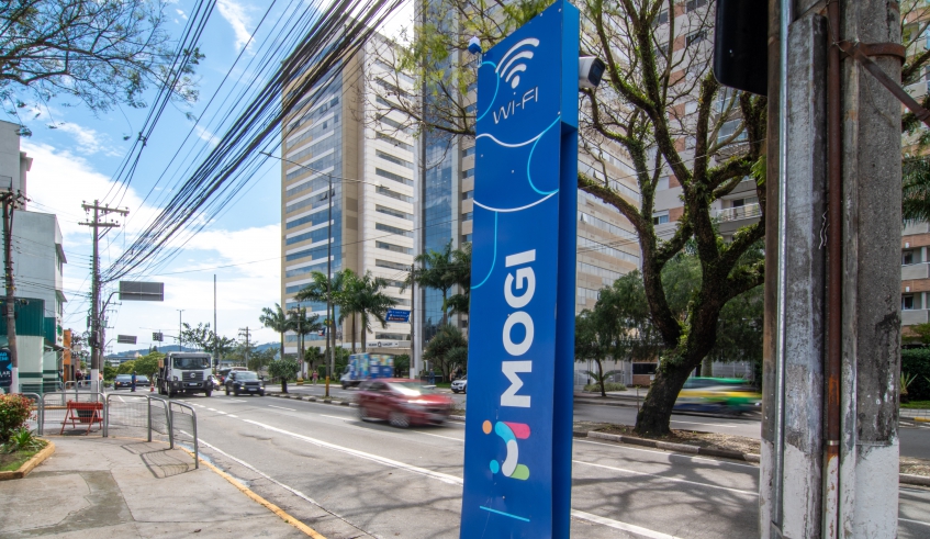 Totem de segurança do programa Smart Mogi instalado no Largo do Socorro identificou o homem procurado pela Justiça por meio do reconhecimento facial (Divulgação/PMMC)