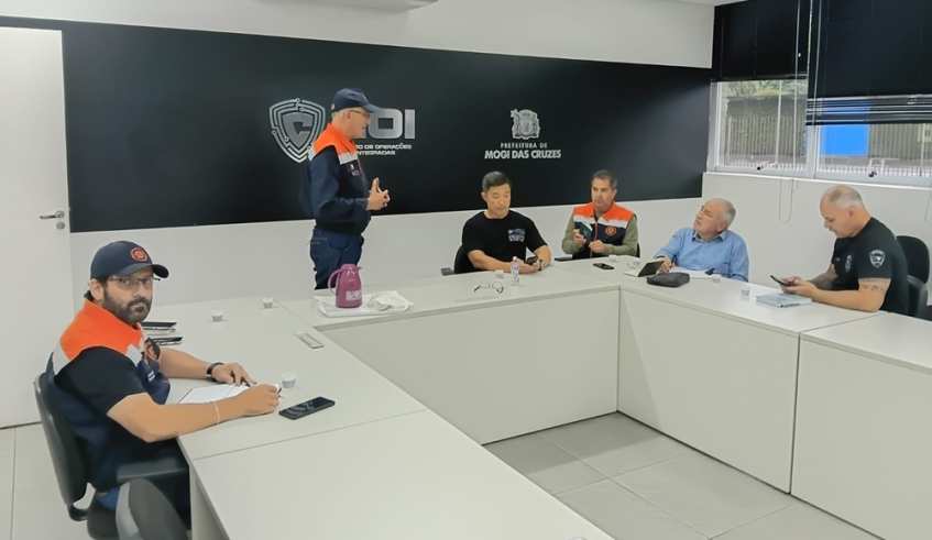 Reunião no COI com representantes de secretarias avaliou ações já realizadas e próximos passos para garantir segurança dos mogianos (Divulgação/PMMC)