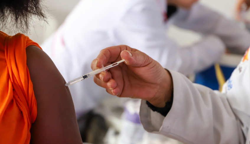 Vacina tríplice viral, que projege contra sarampo, rubéola e caxumba, é a forma mais segura e eficiente de prevenção (Divulgação/PMMC)