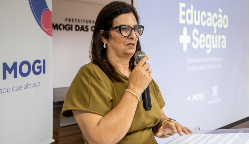 A secretária municipal de Educação, Claudia Romanos, ressaltou o papel da escola e as ações da Secretaria no suporte à comunidade escolar. (Divulgação/PMMC)