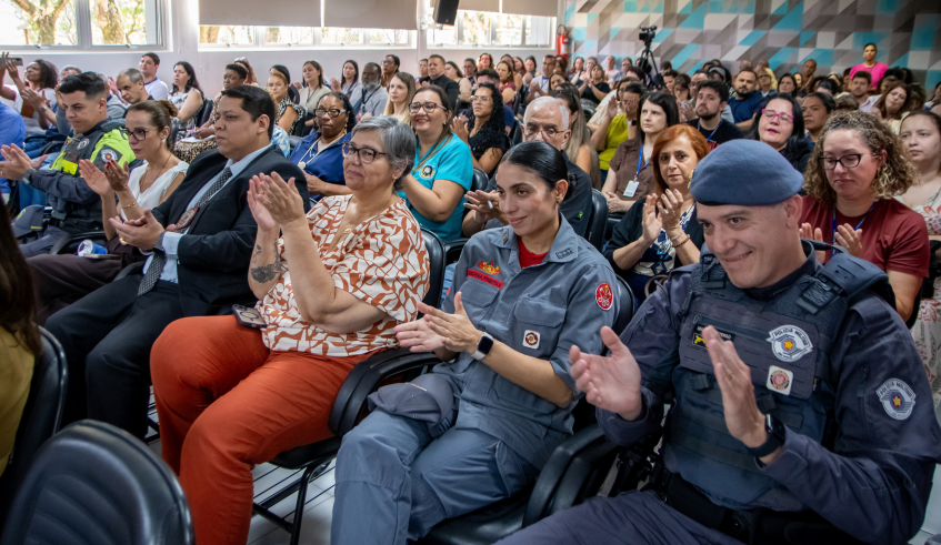 A prefeita Mara Bertaiolli lançou, nesta quarta-feira (30/09), no auditório do prédio-sede da Prefeitura, o aplicativo Educação Mais Segura. (Divulgação/PMMC)