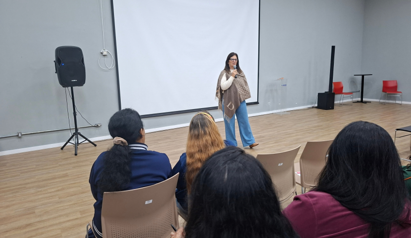 A secretária de Educação, Claudia Romanos, destacou a importância das profissionais no dia a dia das crianças. (Divulgação/PMMC)