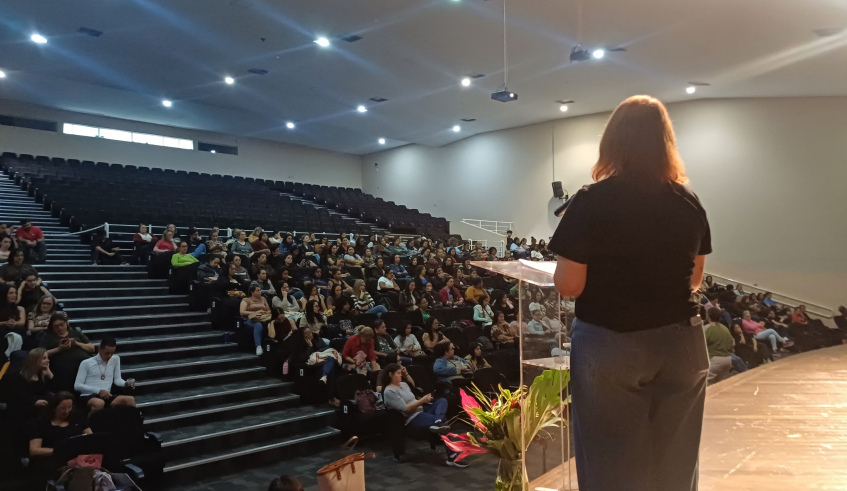 A trilha formativa deste ano tem como tema “Para além das barreiras pedagógicas: rompendo o capacitismo e reconhecendo potencialidades na escola e na vida”. (Divulgação/PMMC)