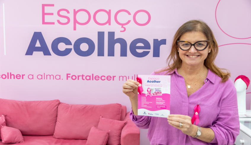 A prefeita visitou o Espaço Acolher, que está todo decorado para o Outubro Rosa (Dvulgação/PMMC)