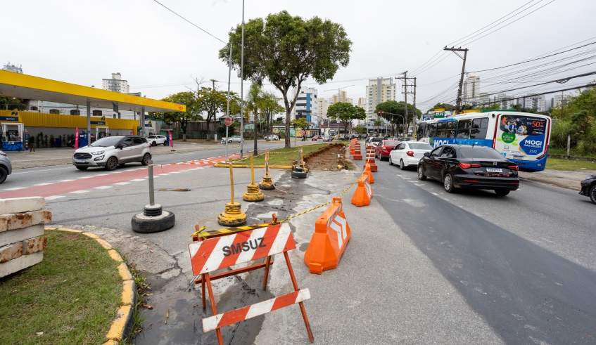 Prefeitura de Mogi das Cruzes iniciou adequações na avenida Vereador Narciso Yague Guimarães, que permitirão ampliar a capacidade de fluxo de veículos (Divulgação/PMMC)