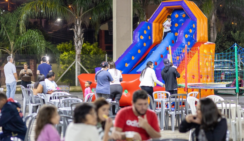A partir desta quinta-feira (08/11), a Feira Noturna de Braz Cubas contará com uma série de sorteio de brindes em celebração ao Dia das Crianças (Divulgação/PMMC)