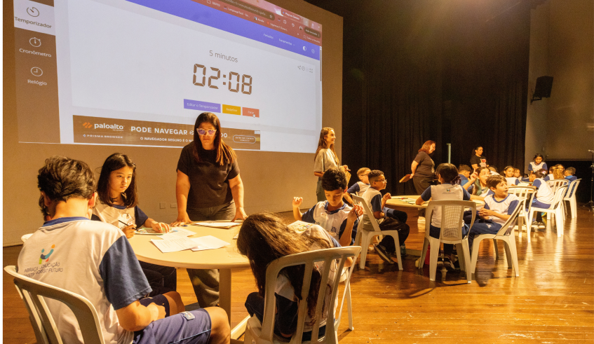 A final reuniu estudantes das quatro escolas finalistas para a resolução de desafios matemáticos envolvendo a Serra do Itapeti. (Divulgação/PMMC)
